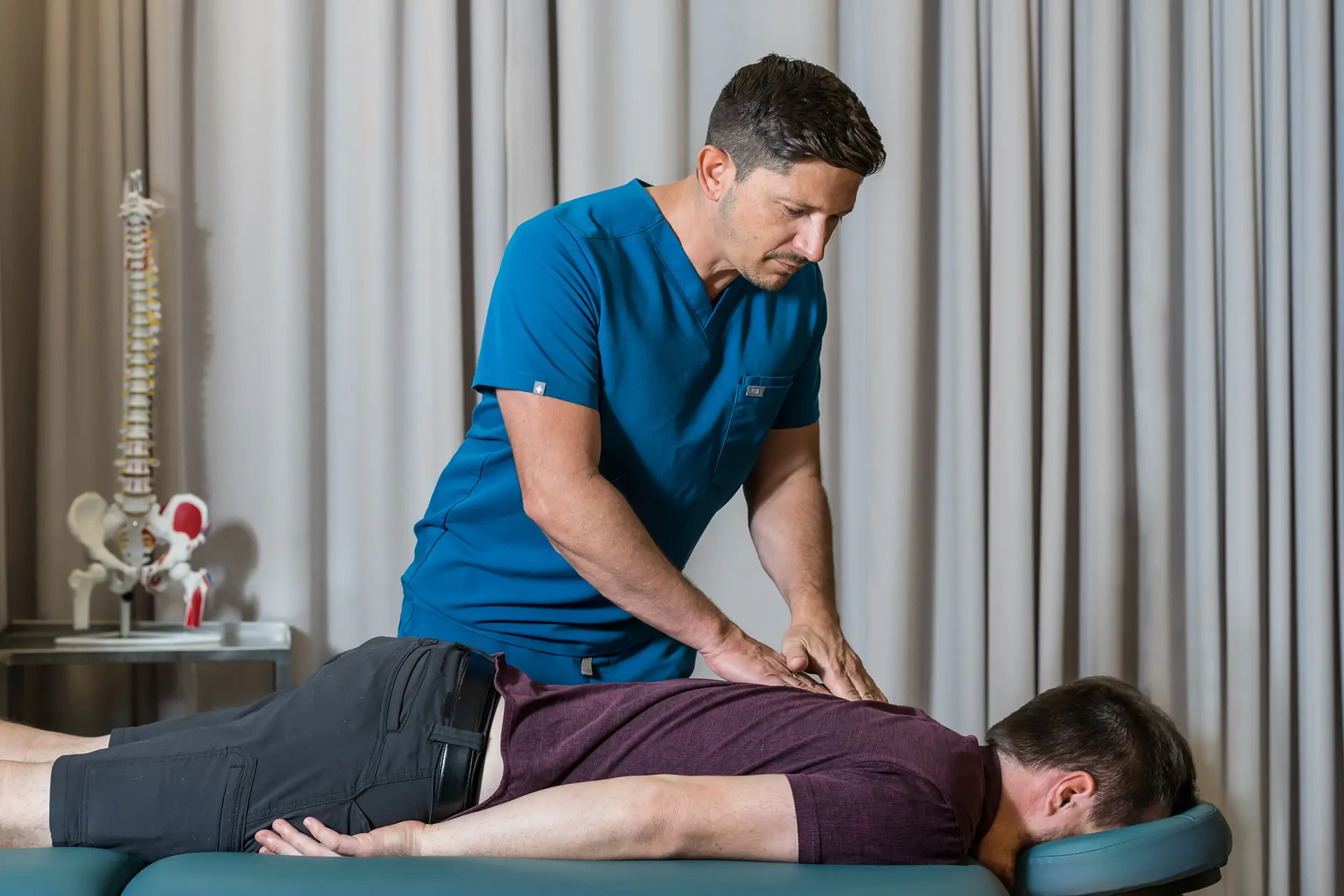 Dr. Thigpen adjusting a male patient