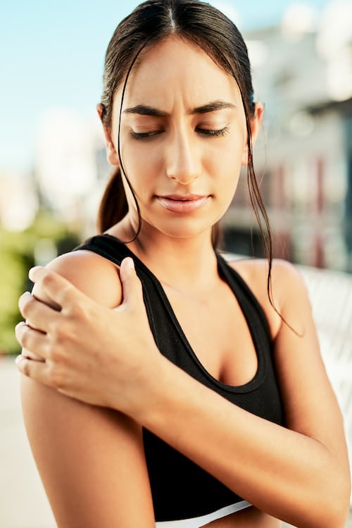Chronic Pain on shoulder experienced by a female runnner which can be treated by dry needling