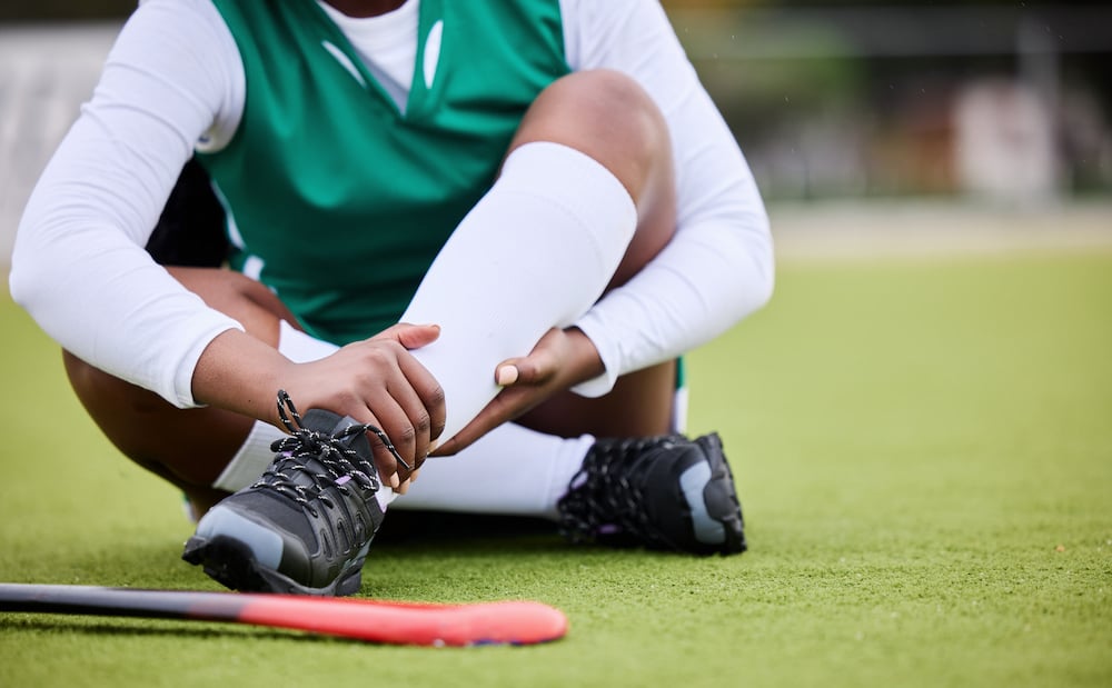 athlete suffering a leg injury
